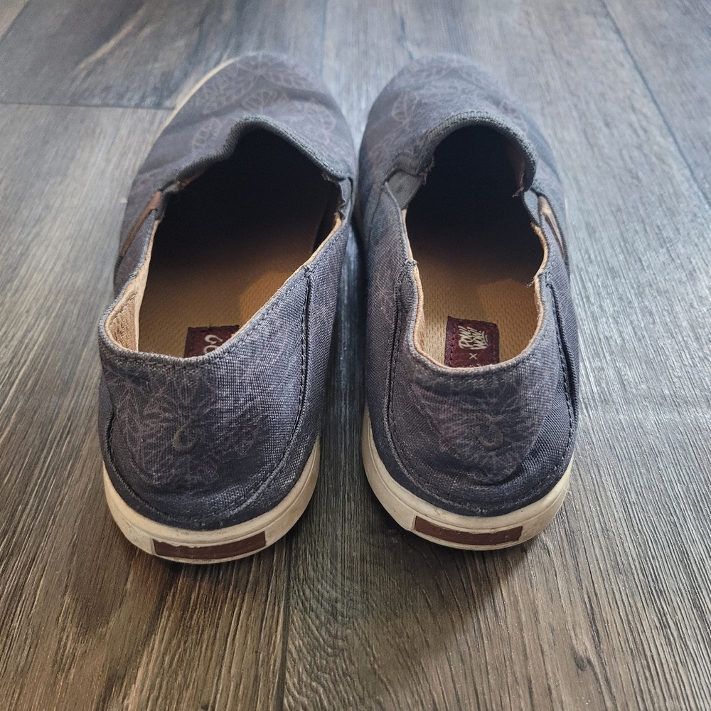 OluKai Gray Slip-On Shoes with Leaf Design - Picture 3 of 4